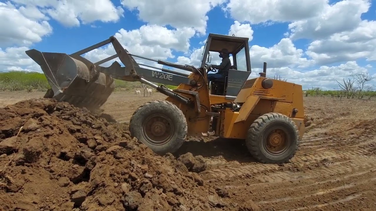Pá carregadeira W20E crescendo represa 