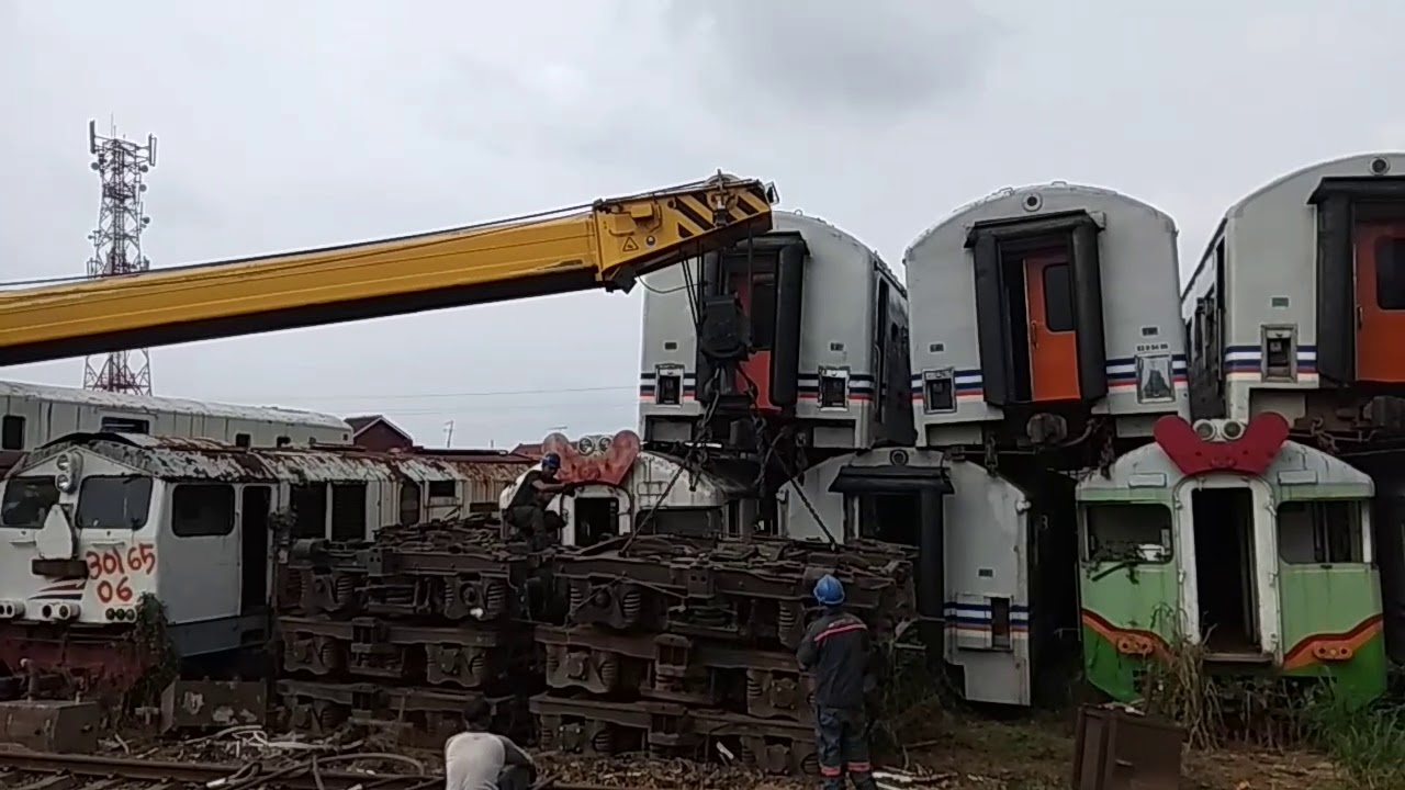[Konservasi] Angkat boogie kereta di Purwakarta