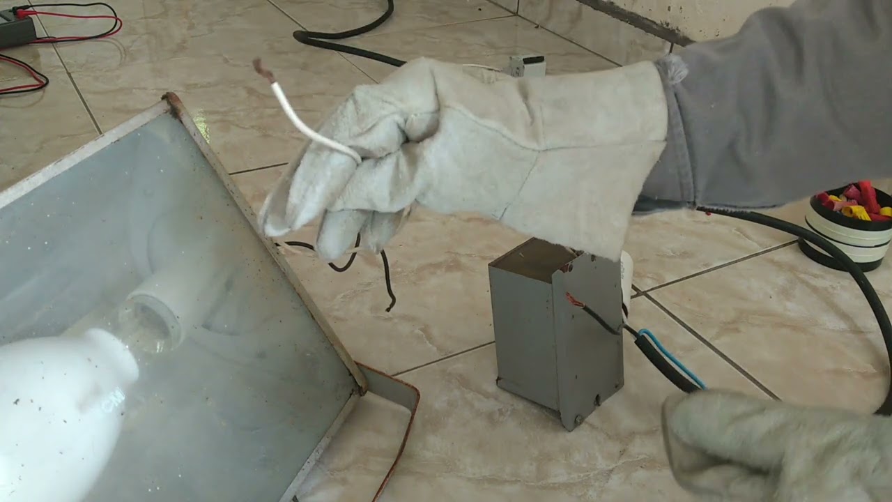 VÍDEO AULA PASSO A PASSO DE COMO LIGAR UM REATOR COM DOIS FIOS PARA LÂMPADA DE VAPOR MERCÚRIO.