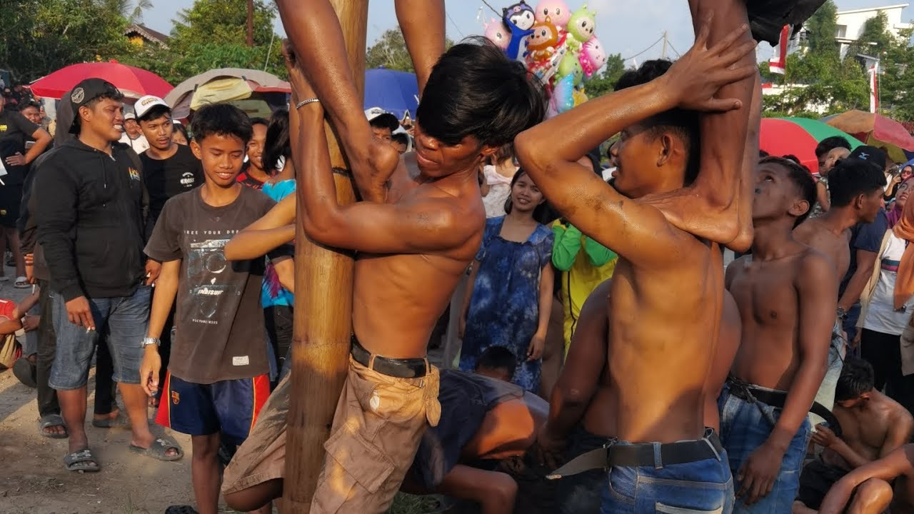 Panjat pinang pria juara vs juara .. sampai puncak di protes ..di ulang naik lagi seru 2025 