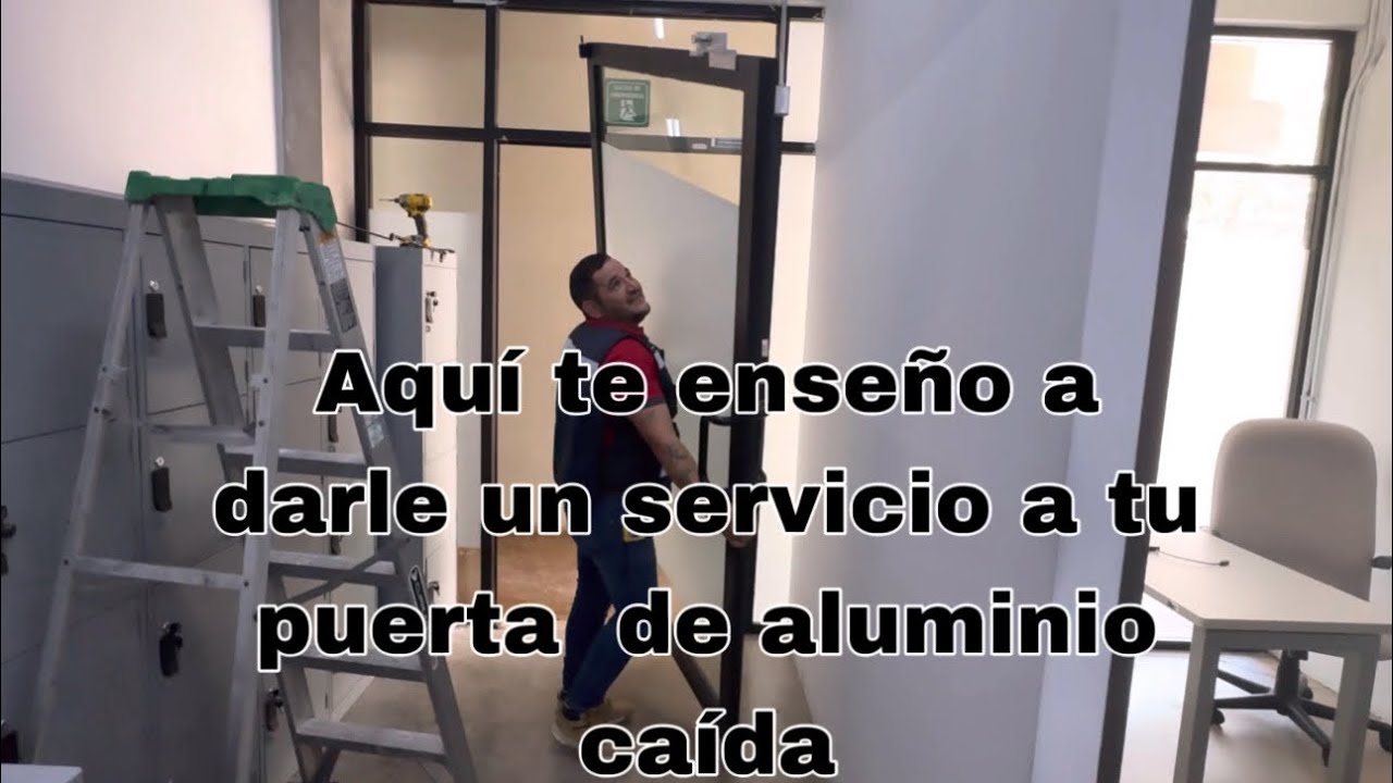 Un servicio ha puerta de aluminio para su buen funcionamiento