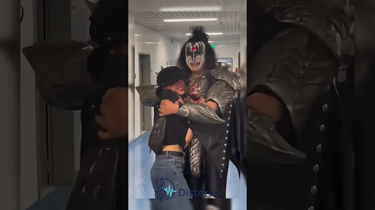 gene simmons hugs his fans  #kissband #genesimmons #kiss #90s #distorso #monkband