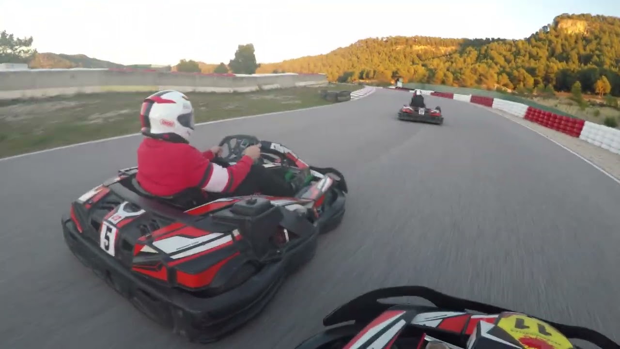 28-11-25 karting Castelloli - PELEA  CON AMIGOS- MI KART CORRÍA MENOS😭🤣