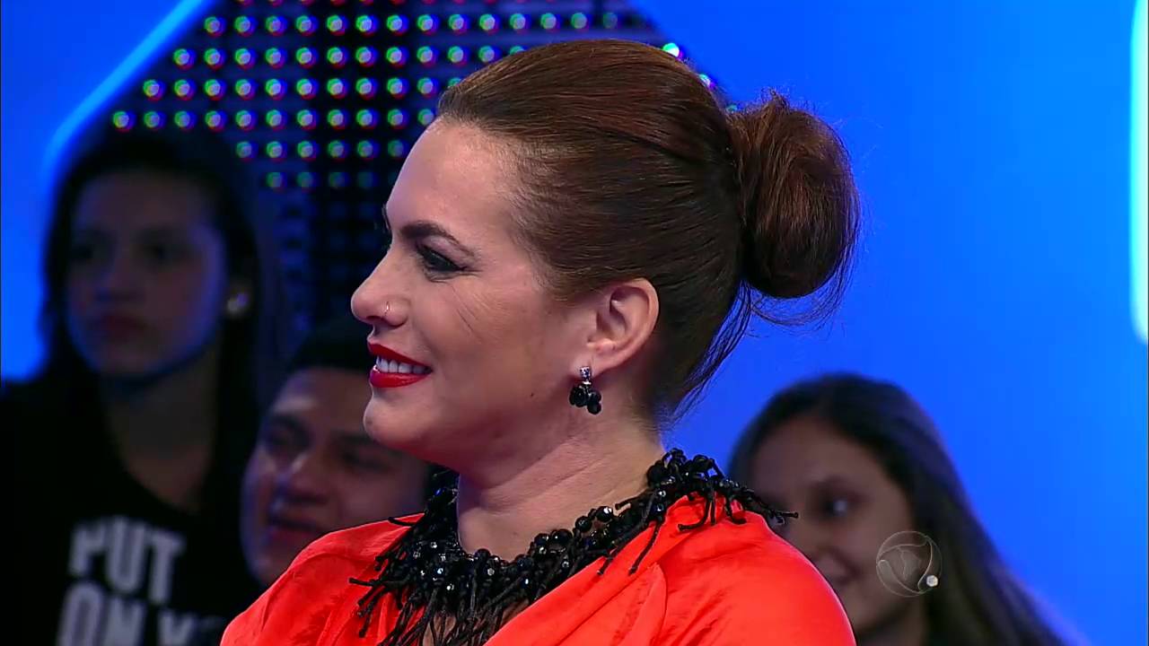 Marcela Leal brinca com as situa&ccedil;&otilde;es cotidianas de homem x mulher
