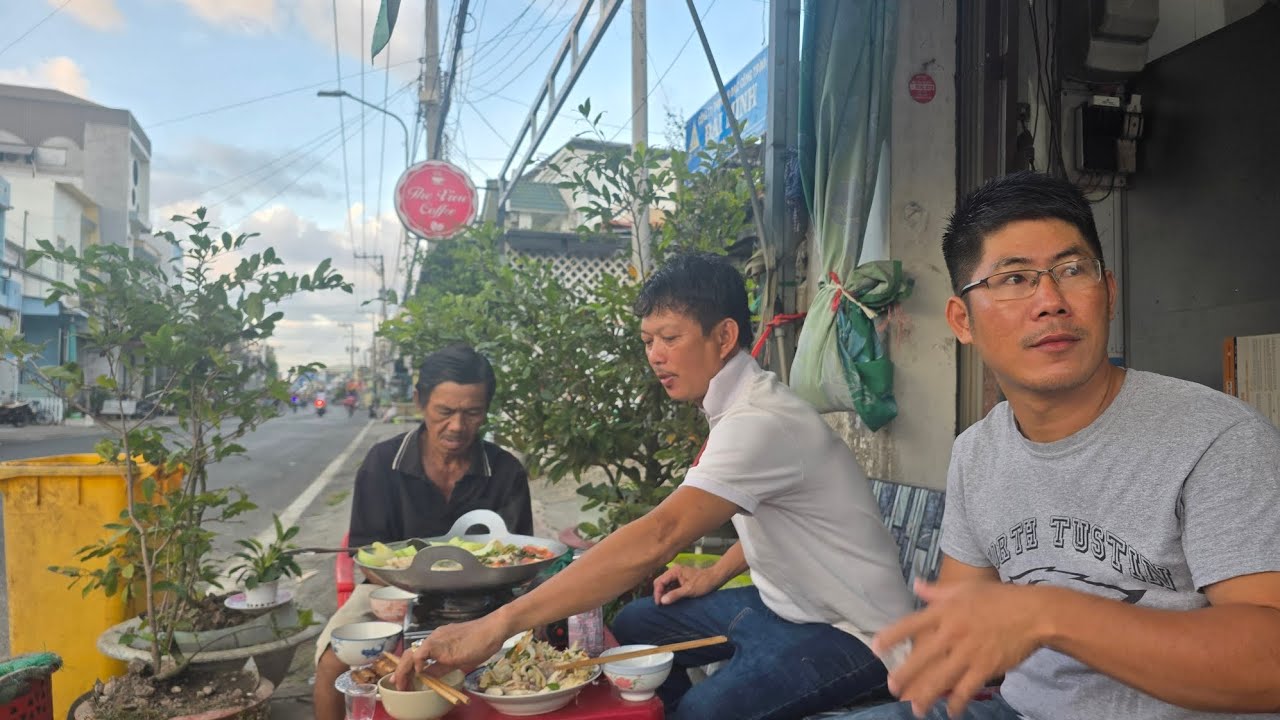 Anh 5 phao câu đi chợ mua cá bông lau về nấu canh chua lai rai buổi chiều