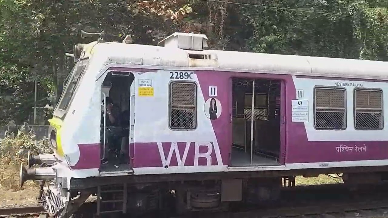 Mumbai Electric Train Journey @ Mahim Station to Andheri Station Travelling @ Super View from Train😍