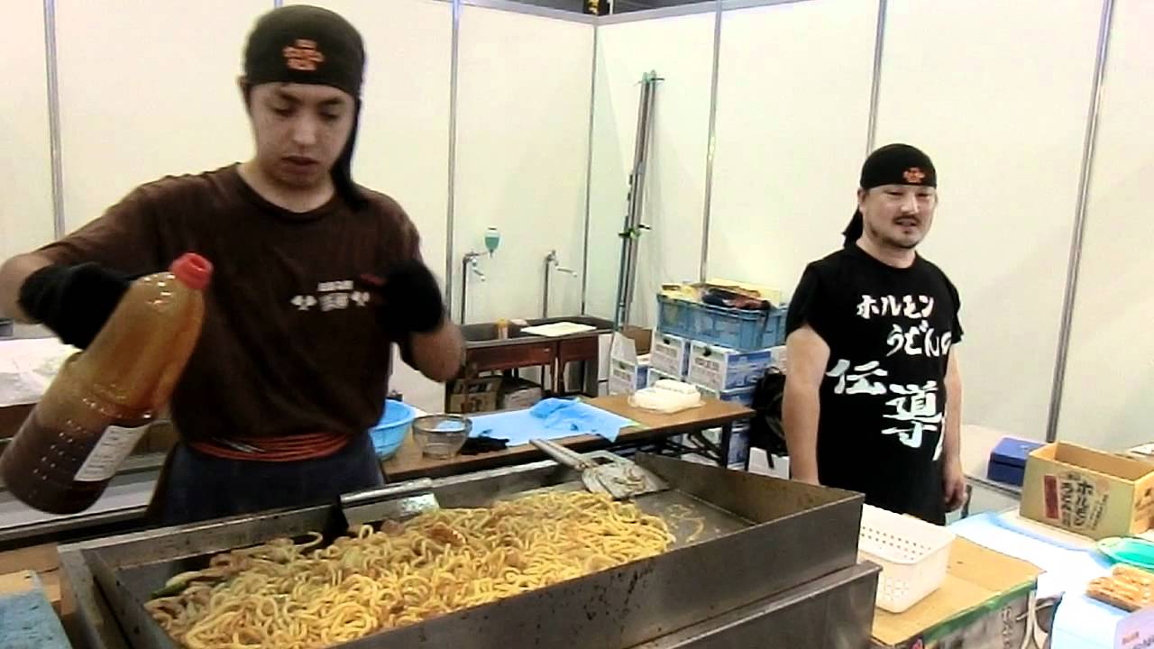 津山ホルモンうどん「三枝」