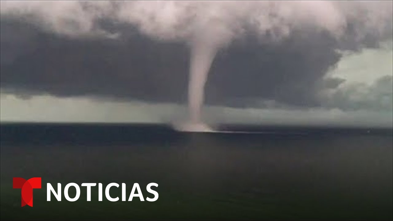 En video: Captan una enorme tromba marina frente a la costa de Destin, Florida | Noticias Telemundo