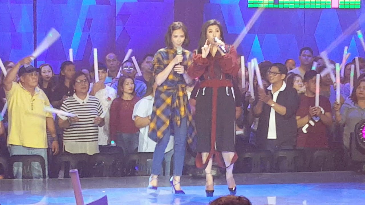 Sarah G. & Ms. Regine nagpapatawa sa audience habang  OffCam 🤣😁