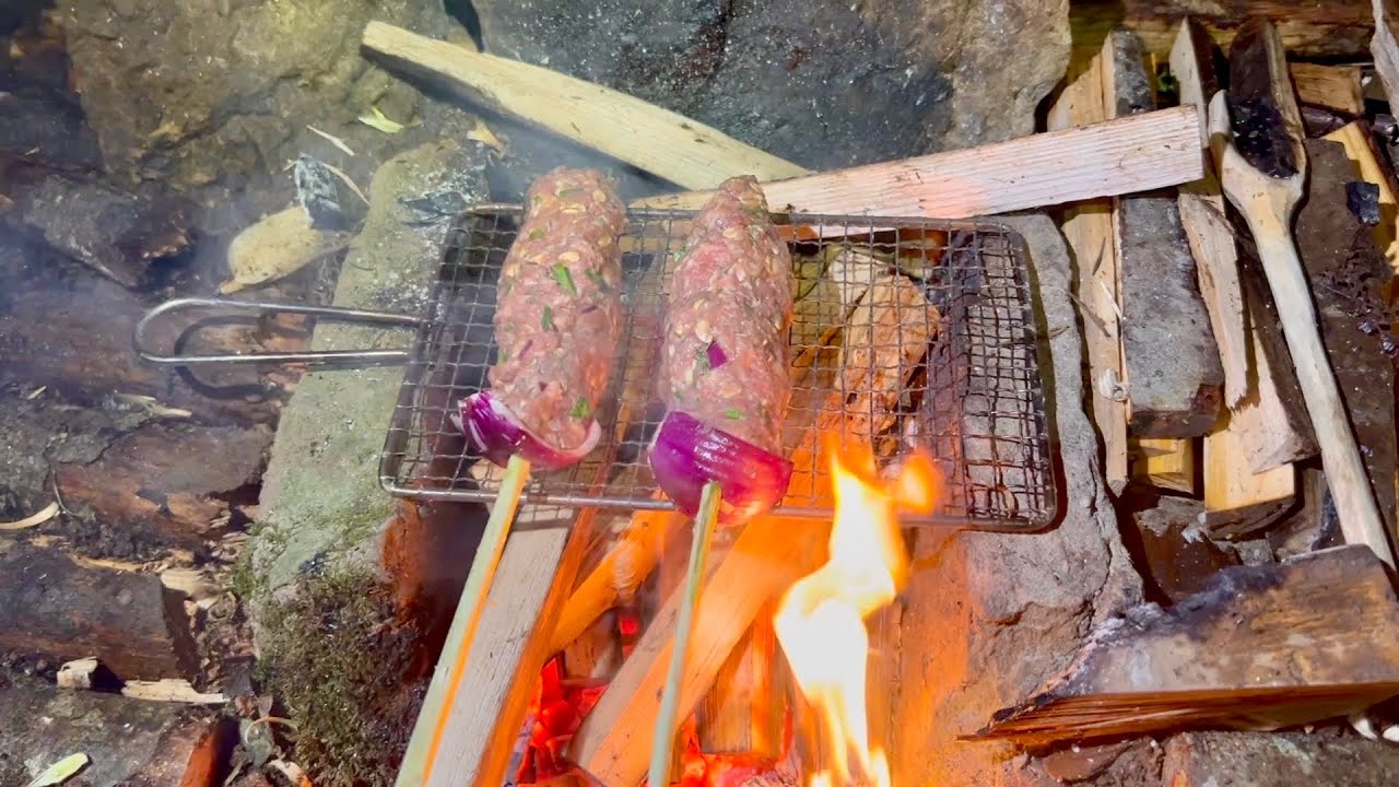Leckere Hackfleischspieße vom Grillrost – Bushcraft Lagerfeuerküche