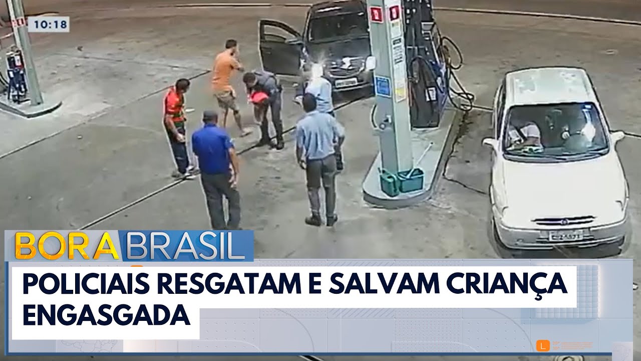 Policiais salvam menino de dois anos engasgado | Bora Brasil