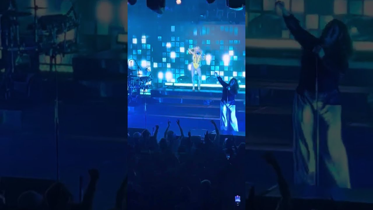 Call Me Maybe - Carly Rae Jepsen clip, Carly meets crowd at the Bellwether, Los Angeles