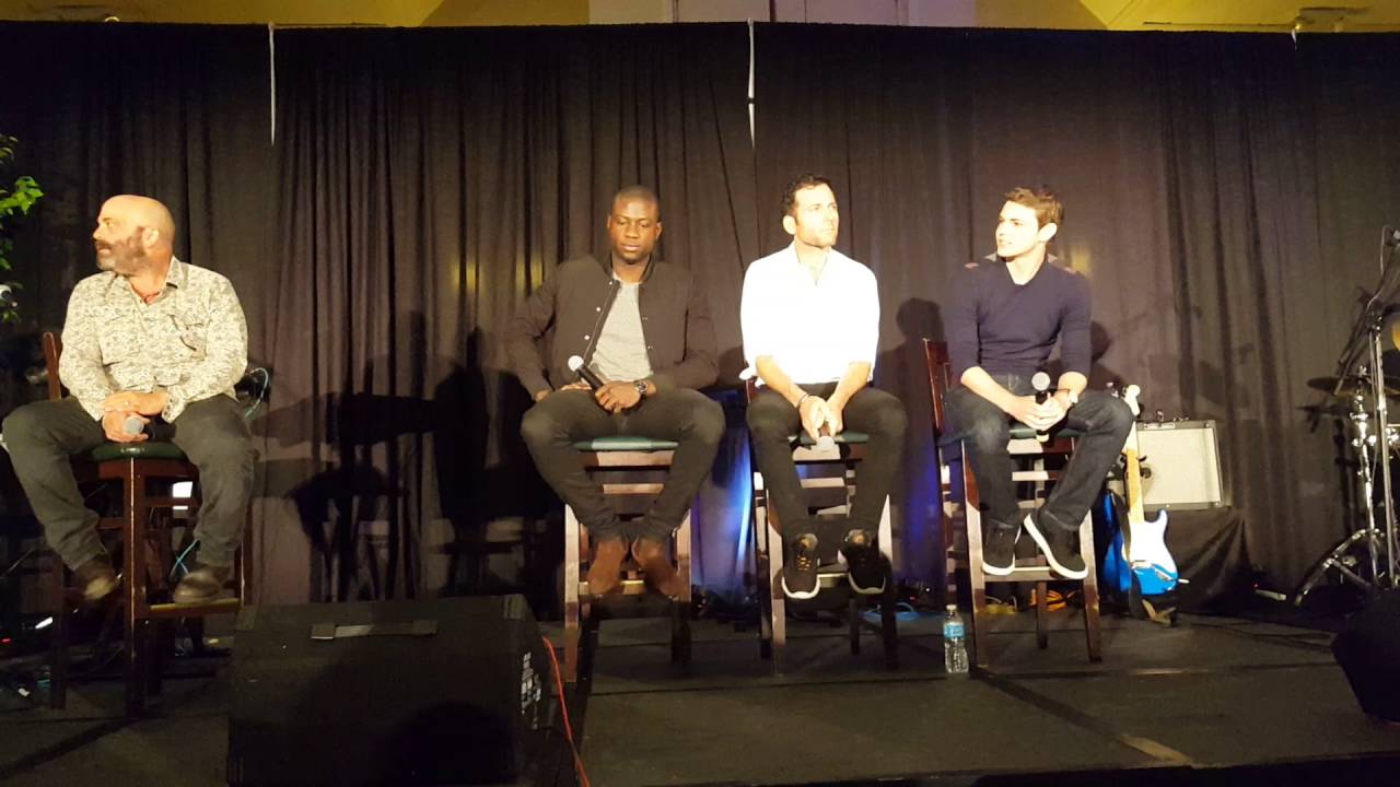 Lee Arenberg intro and Robbie Kay about being Peter Pan -OUaT-