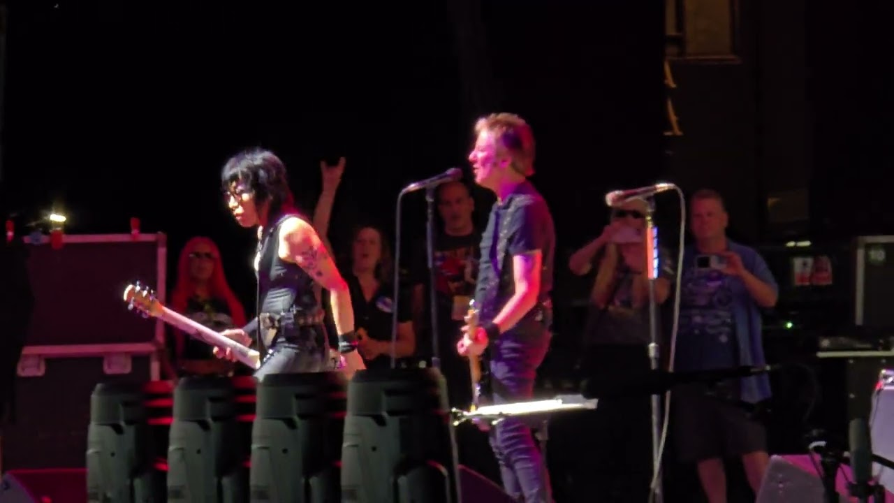 Do You Wanna Touch - Joan Jett - Tinley Park IL 2025