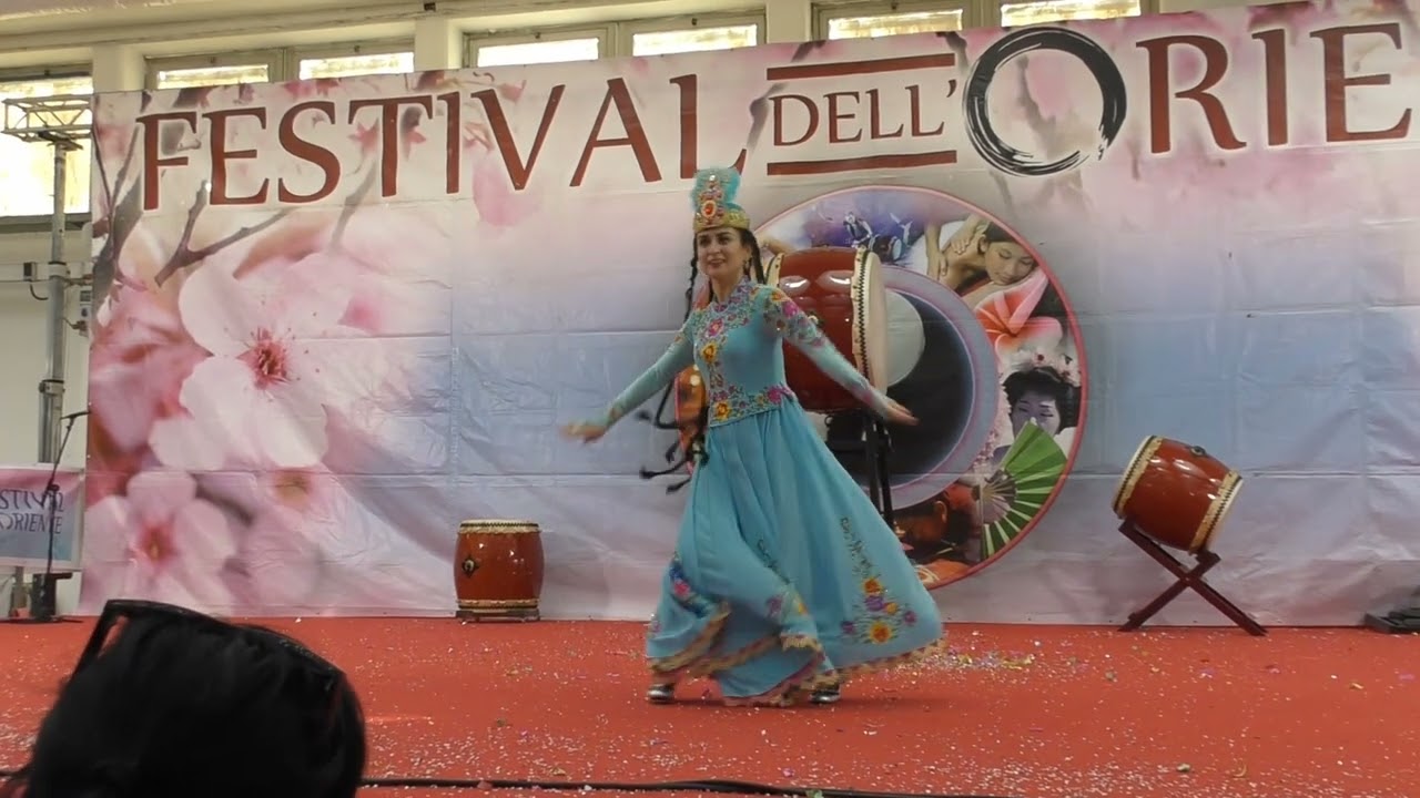 FESTIVAL DELL' ORIENTE, NAPOLI 2023: DANZA UYGHUR (2)