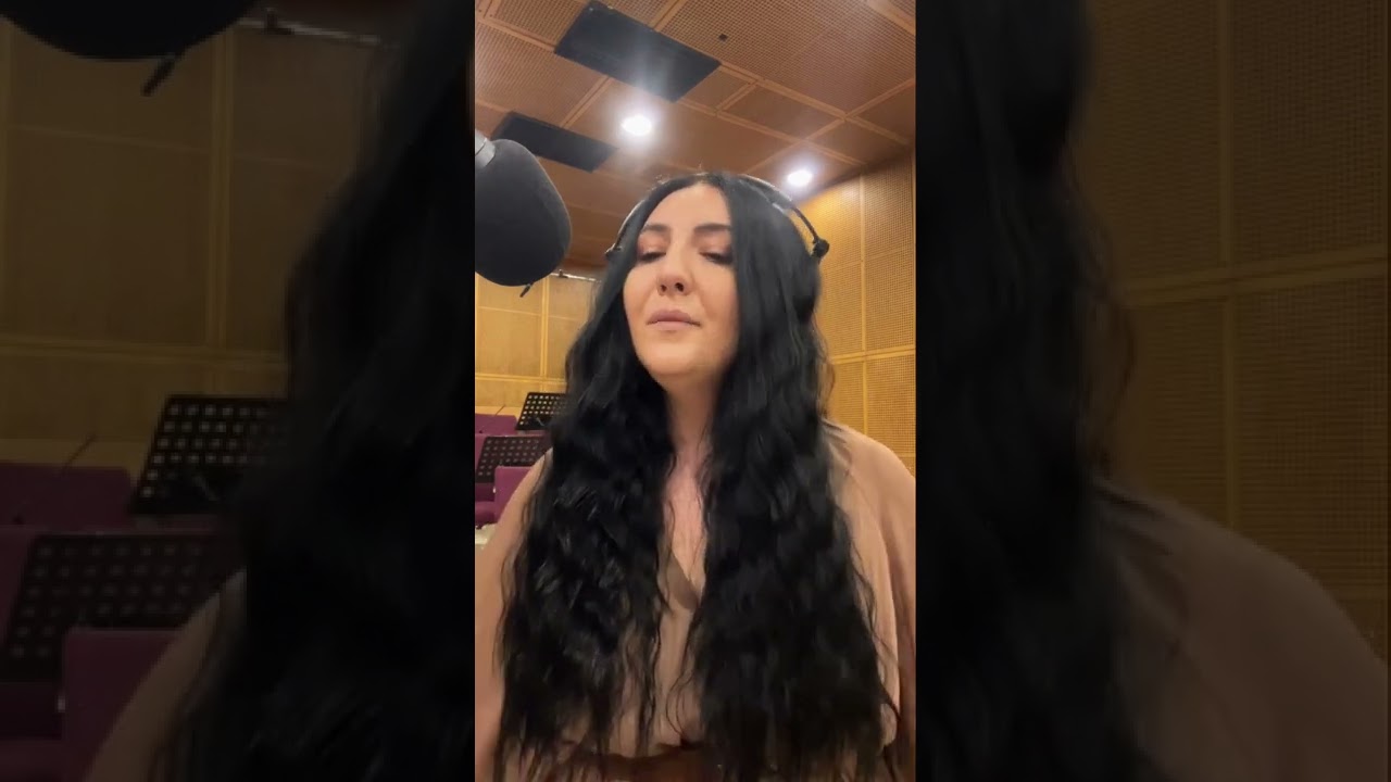 Burcu Göktürk-Kirpiklerinin her teli bir katre taşırken