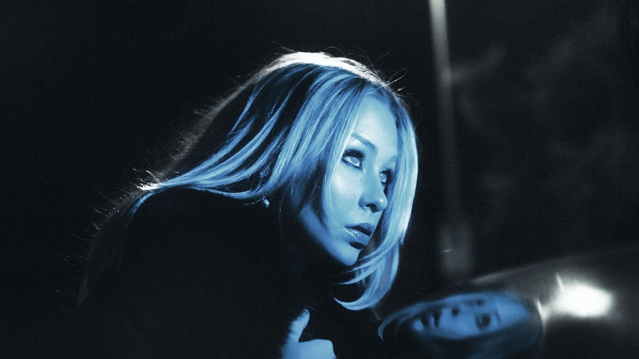 Leyla Blue - latenight [Lyric Visualizer]