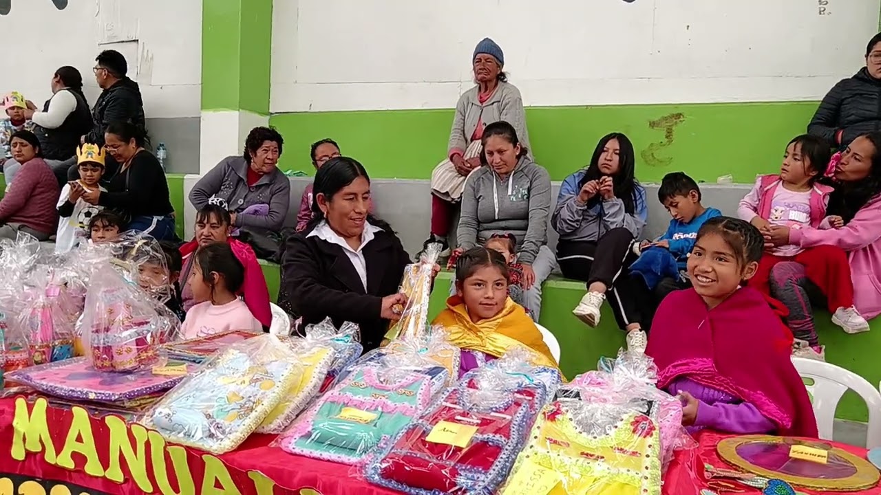 PRESENTACION DEL TALLER DE MANUALIDADES A CARGO DE LA PROF. CELIA MENDOZA SUAREZ.