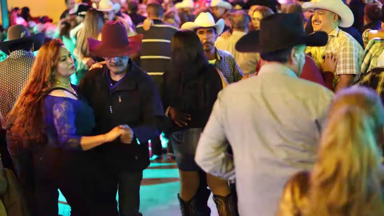LLENO TOTAL DOMINGO DE BAILE EN EL CHAMPS !