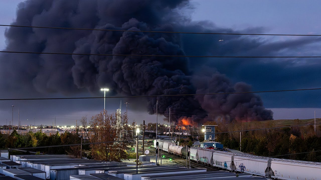 UPS plane crash live updates: Louisville Mayor Craig Greenberg holds press conference at airport