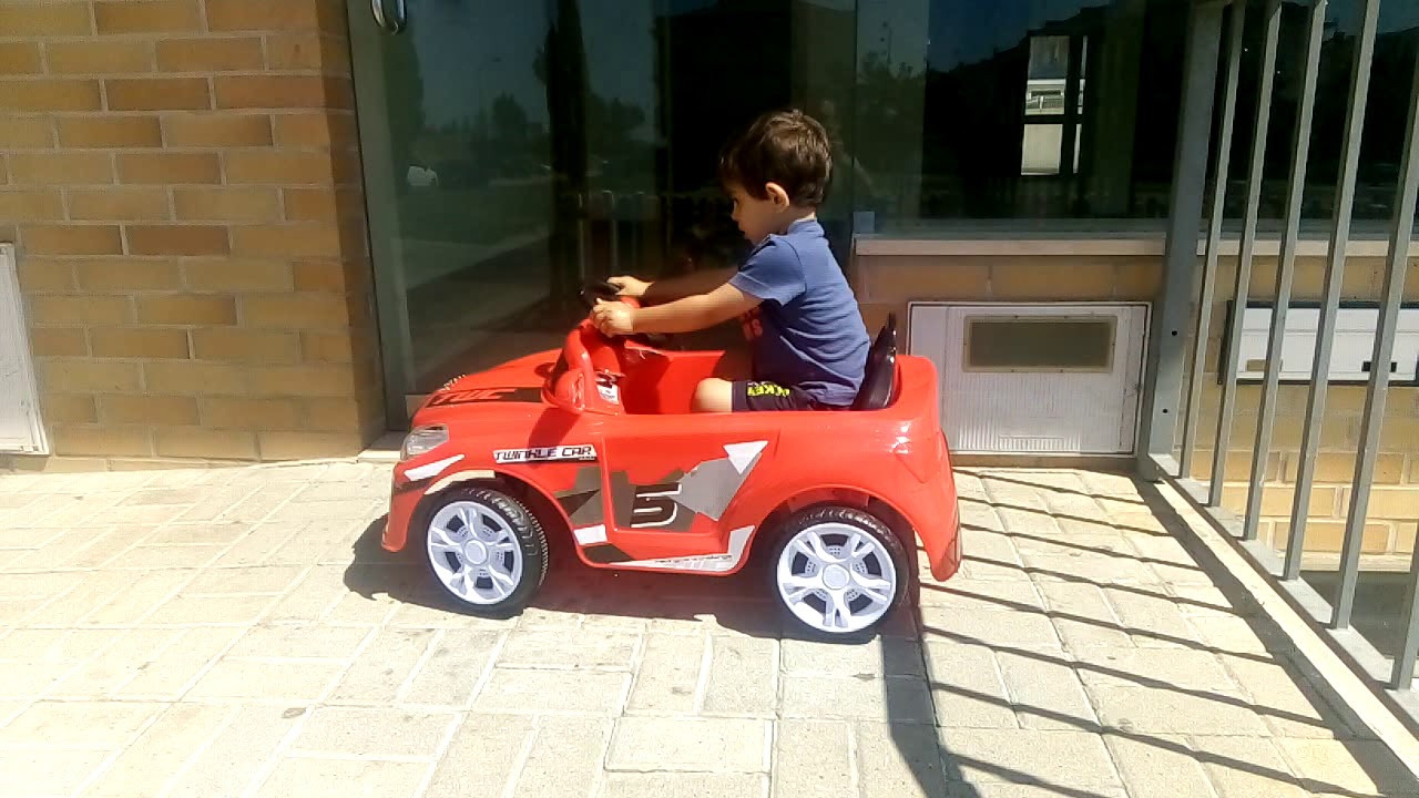 Carrinho elétrico Feber...Test drive Feber electric car by Famosa.