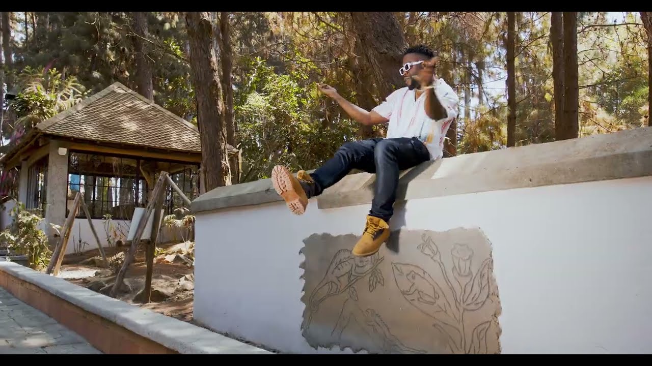 V2M  -  NA YOU BE GOD (OFFICIAL VIDEO)
