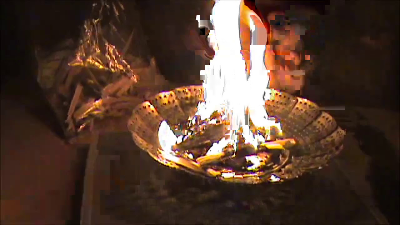 Kleine IKEA Feuerstelle auf dem Tisch