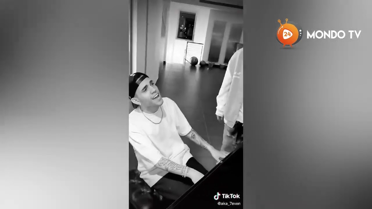 LDA e Aka7even cantano Mi manchi e Quello che fa male - MondoTV24.IT