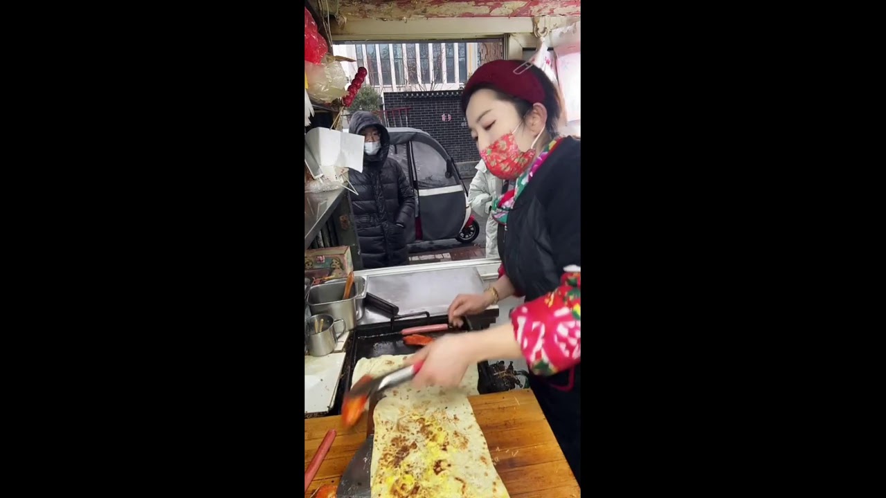 Urban Snack Livestream | Real-Time Egg Pancake Assembly | Vendor Workflow
