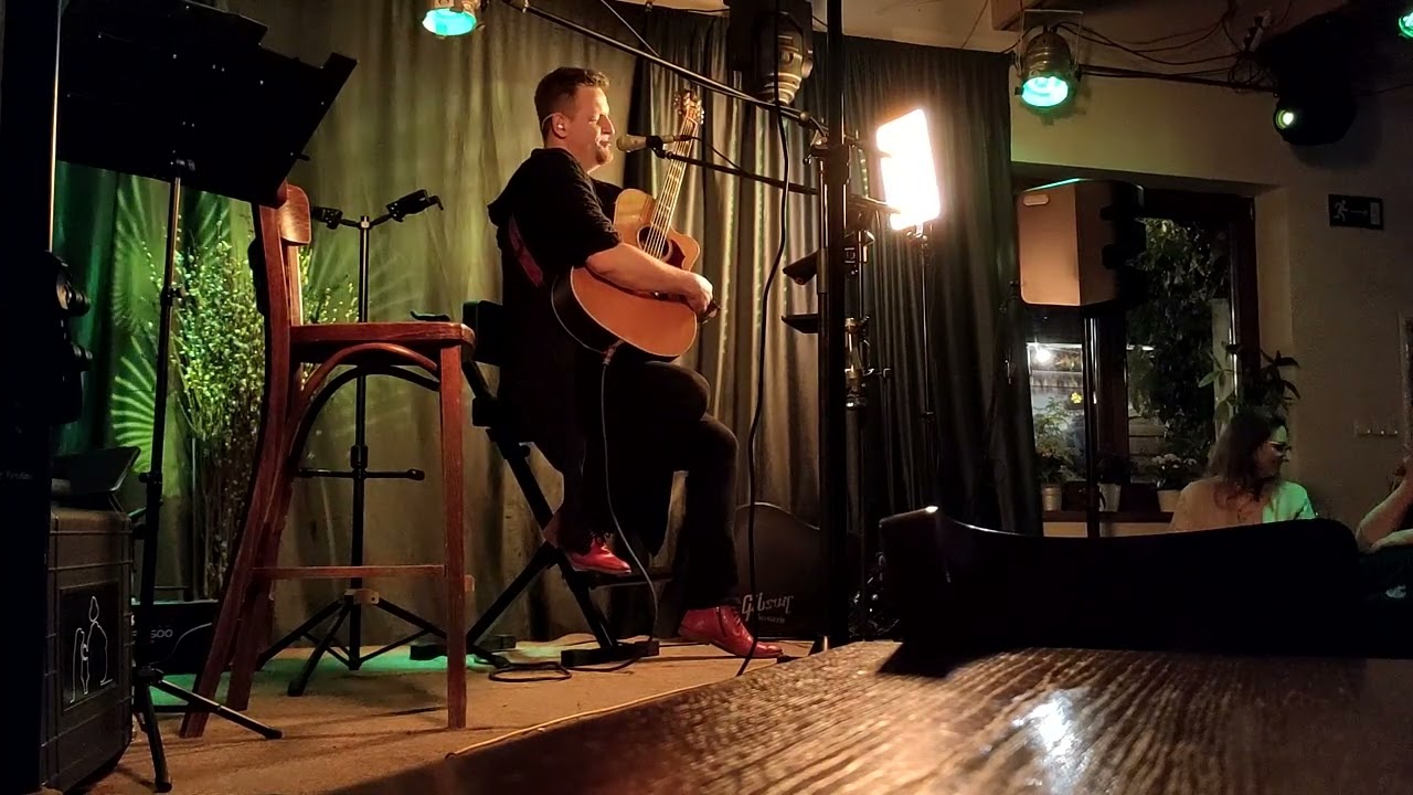 Michał Łangowski  W PIĄTĄ STRONĘ ŚWIATA Koncert w Łomiankach w LEMON TREE  w 2024 r cz.1