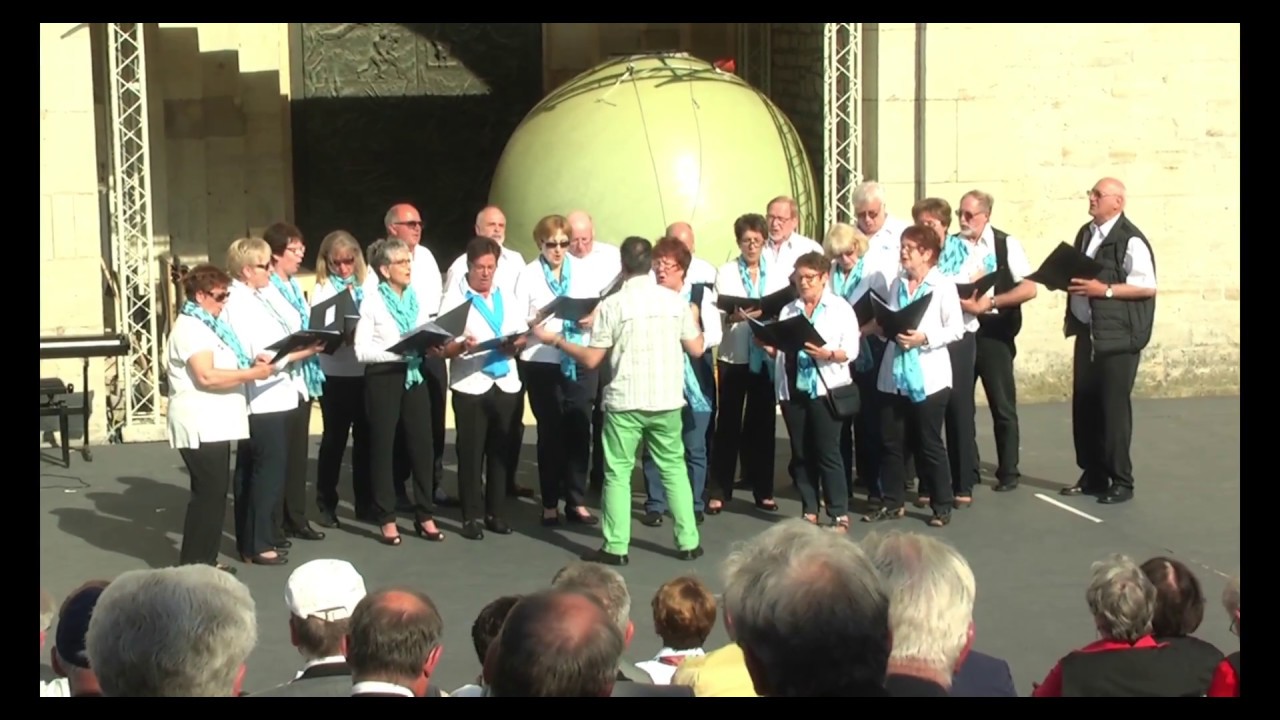 Singen der Chöre vor dem Gandersheimer Dom 2017 (4K)