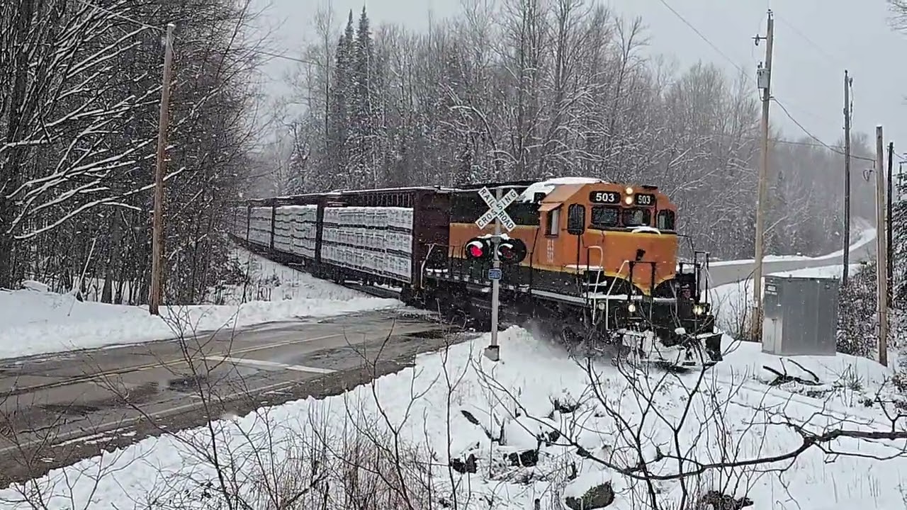 Turbo Winds Out On This Freight Train, SD40-2 Is Giving It All She Has Up The Grade! #trainhorn