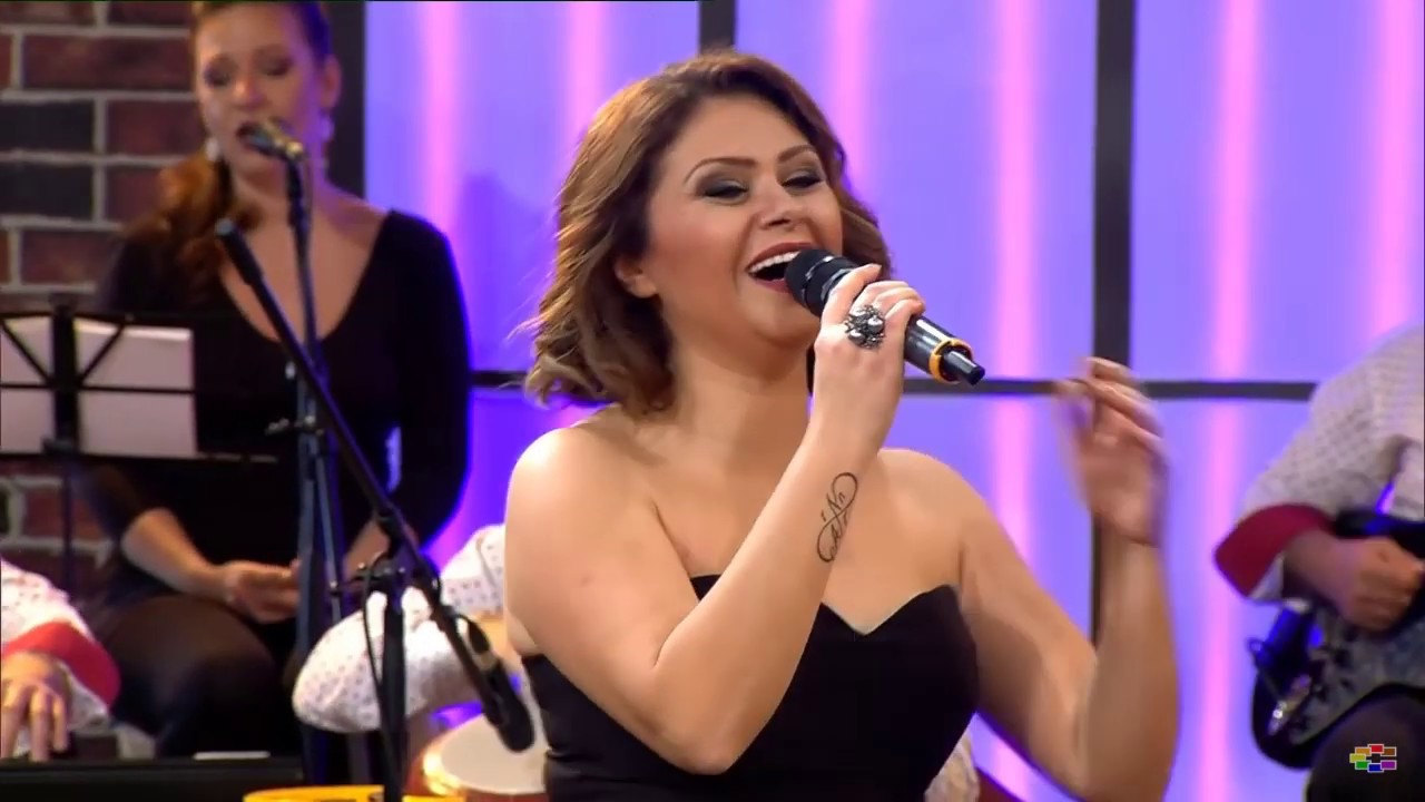 Viki Pandovska - Aj zasvirete mladi momcinja