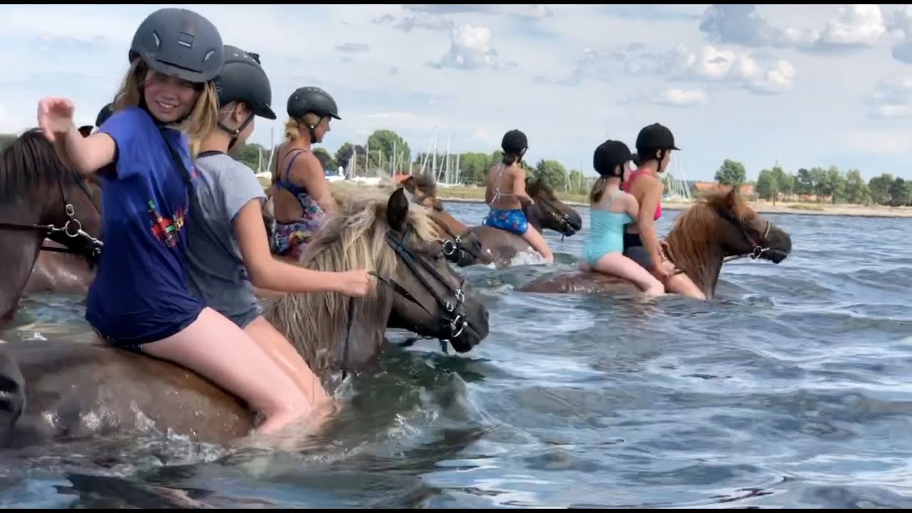 Bader med heste på ridelejren 2018