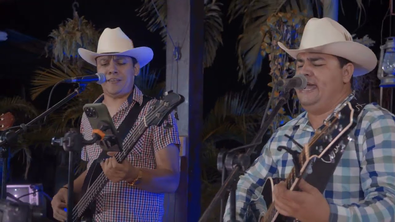 Elenita - La Bertiniza De Culiacan x Rodrigo Guerrero (En Vivo)