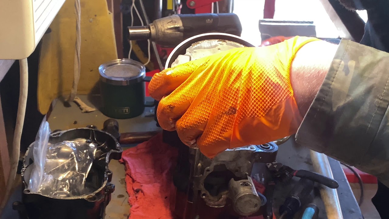 Yamaha sting complete bottom end tear down (part 5)