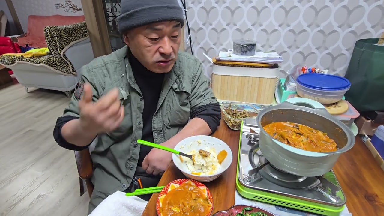 태백 여사의 묵은지 꽁치조림 밥한끼 추운날 맛있네요 ᆢ