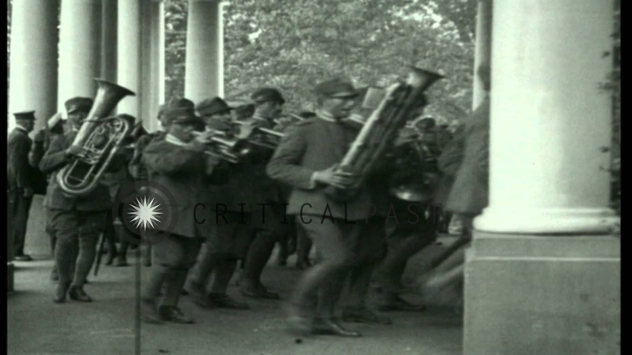 Italian Alpini and Bersaglieri visit the White House. HD Stock Footage
