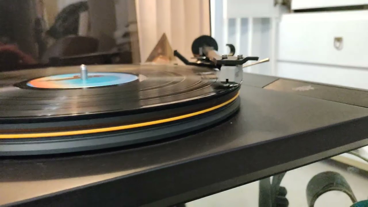 MoFi Mobile Fidelity Ultradeck Turntable. Horiatis76.com