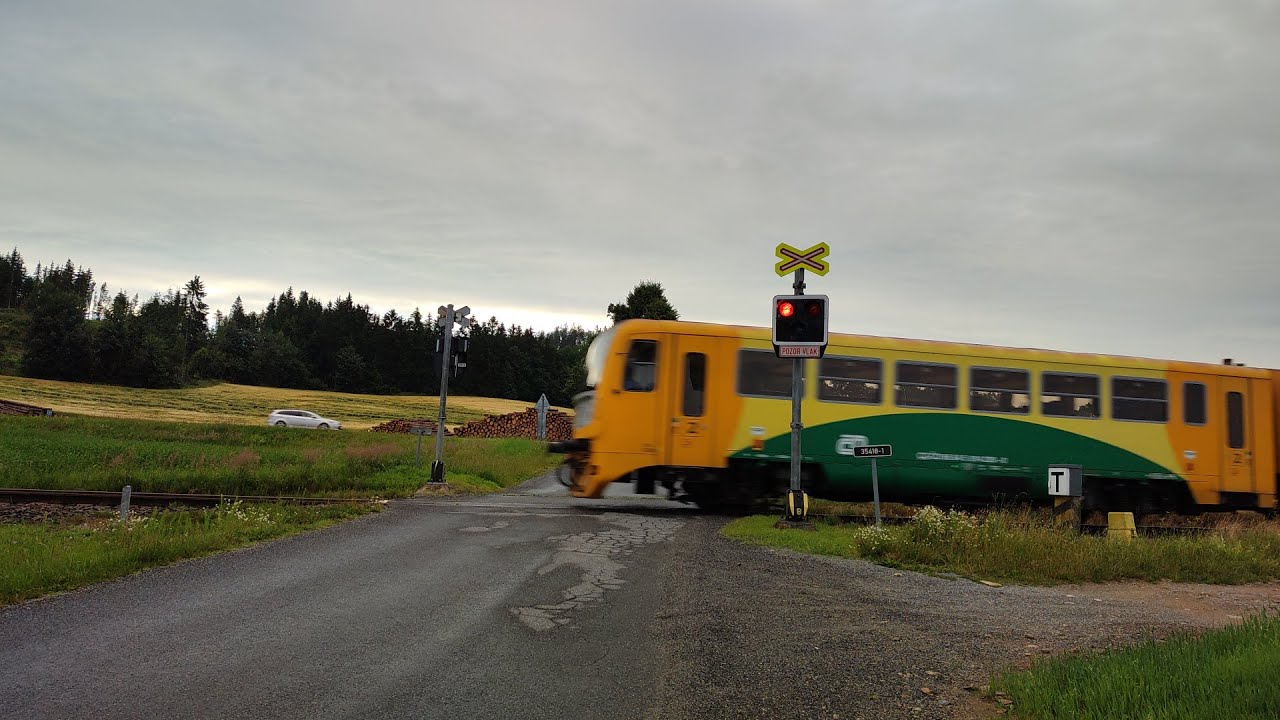 Železniční přejezd AŽD 97 P 7019 Radňovice/Nové Město na Moravě 9.7.2022 Czech railroad crossing.