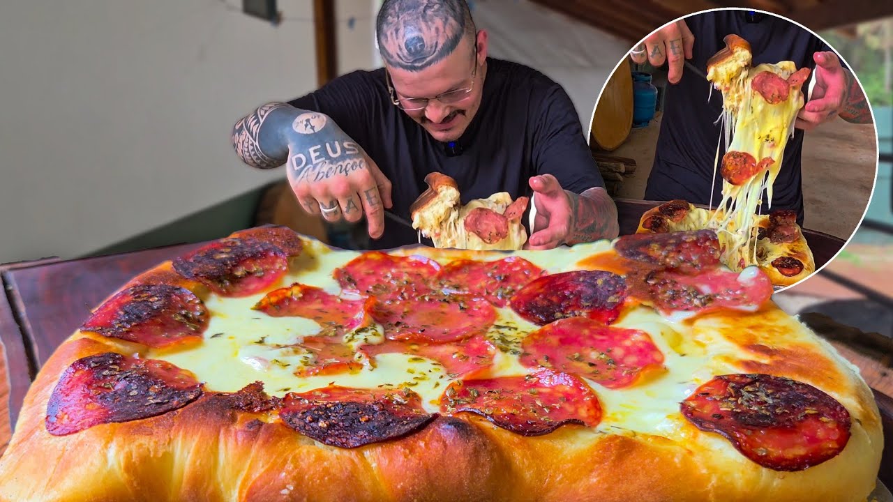 FAZENDO UMA PIZZA RAIZ NO FOGÃO A LENHA.