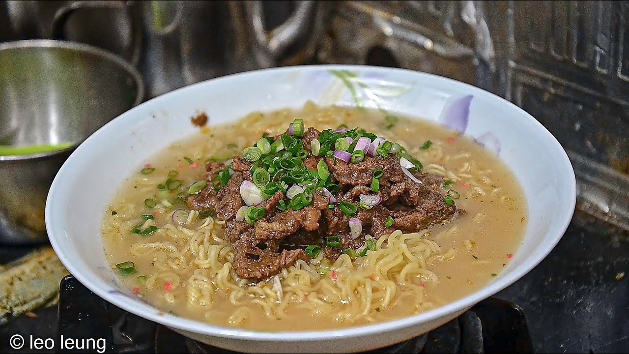 《廣東話影片》香港人的味道回憶——沙嗲牛肉(出前一丁做示範)，我將會展示完全的製作沙嗲牛肉的細節，學會了從此家中就多了茶餐廳的常餐選擇，還等甚麼？快來看看如何製作吧。。