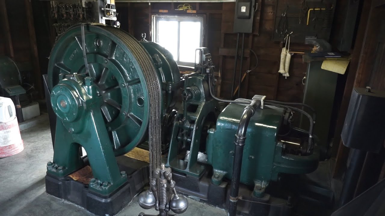 Machine Room Tour! OTIS manually controlled fast traction elevator @ State Bank, La Crosse, WI