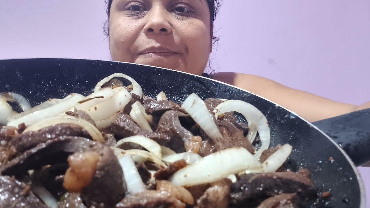 ALMOÇO DE HOJE CORAÇÃO ♥️ BOVINO COM BASTANTE CEBOLA UMA DELÍCIA 🇧🇷 