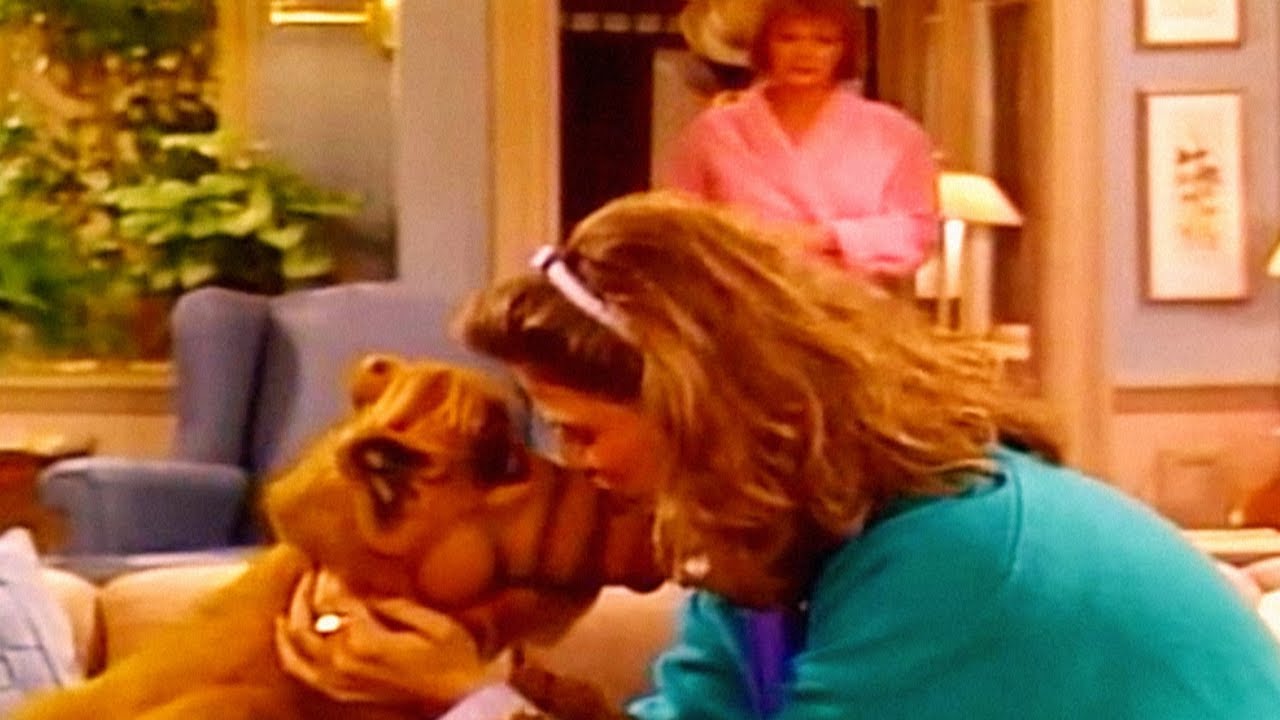 Alf Se Enamora de Lyn- ALF  CAPITULO COMPLETO