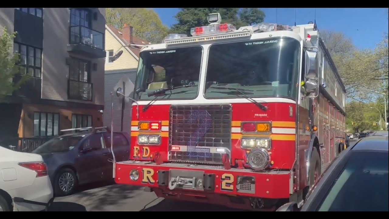 FDNY Rescue 2 responding to a 10-75 stuck in traffic Major Airhorn & Old School PA300 Siren