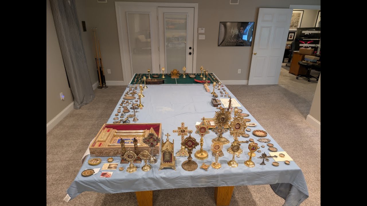 1400+ First Class Relic Display