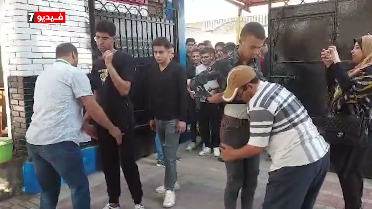 تفتيش الطلاب ذاتيا للكشف عن ادوات الغش قبل دخول لجان الامتحانات بالغربية