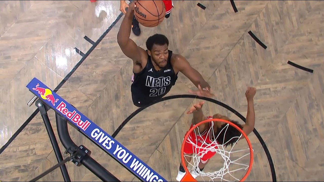 Day'Ron Sharpe with the emphatic dunk against the Bulls