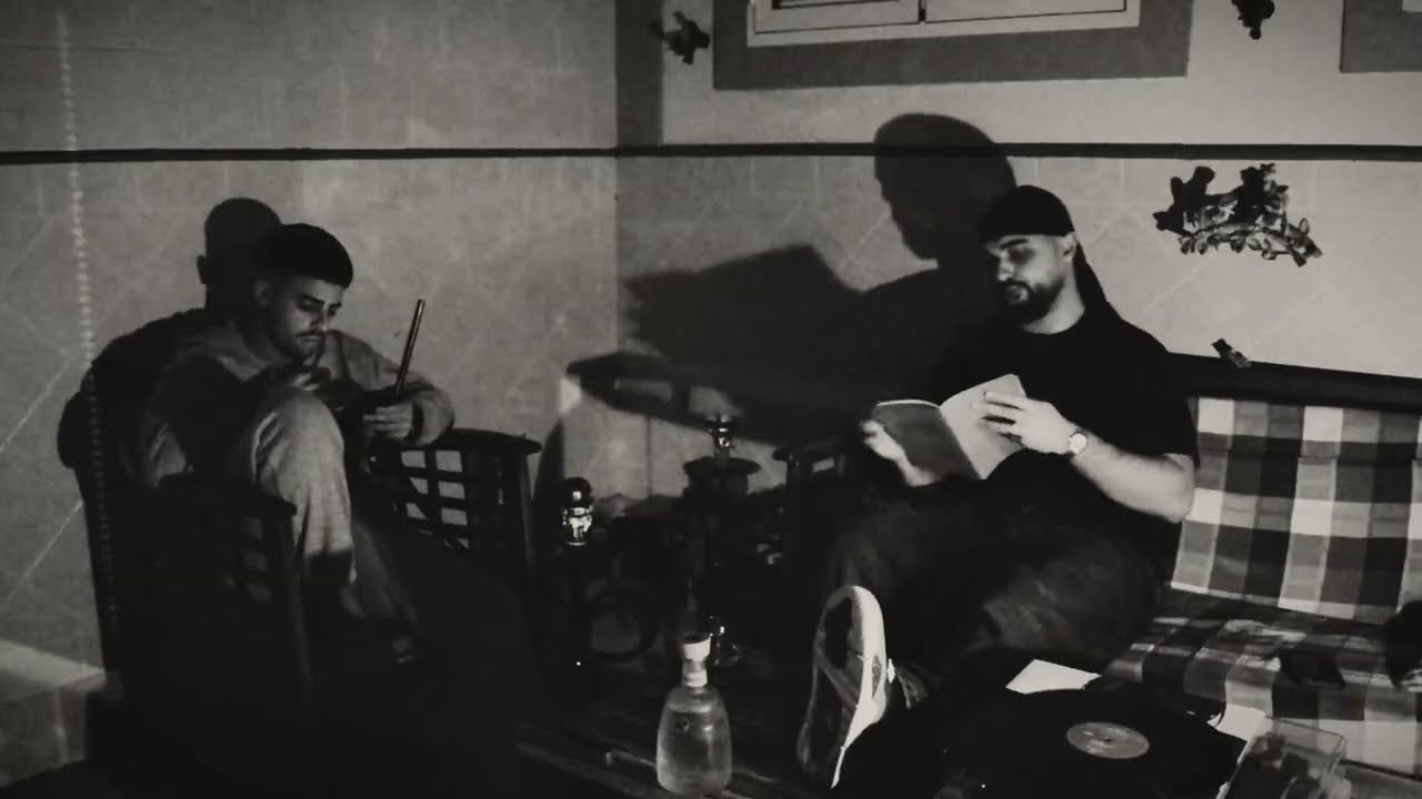 2. YOU & ME - ALENGC / 3887 (VISUALIZER)